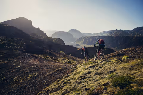 Magura Vyron: Mountainbiker auf dem Trail im Gebirge
