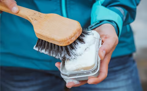 Schwalbe Bikesoap: Seife aufschäumen mit Bürste